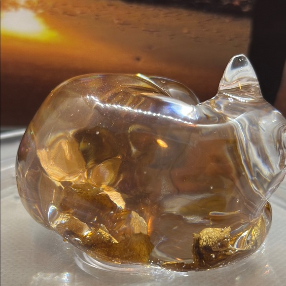 Unique Resin Cat Figurine with Gold Accents - Picture 6 of 15